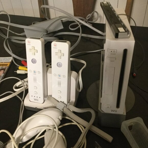 Nintendo Wii Console White Complete with controllers games  and much more - Picture 2 of 12